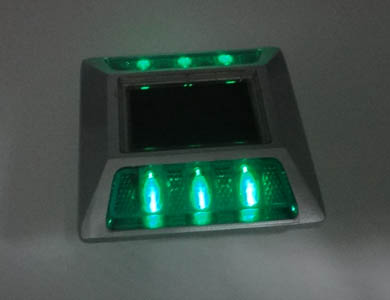 Green reflective solar road stud