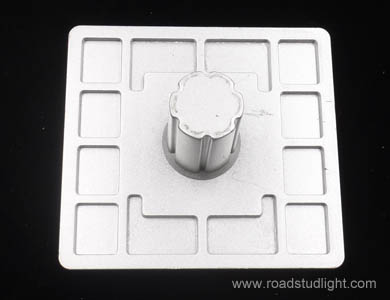 Aluminium solar stud road