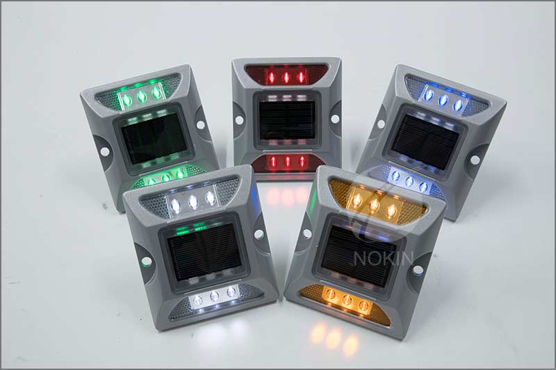 solar-led-road-stud-on-road