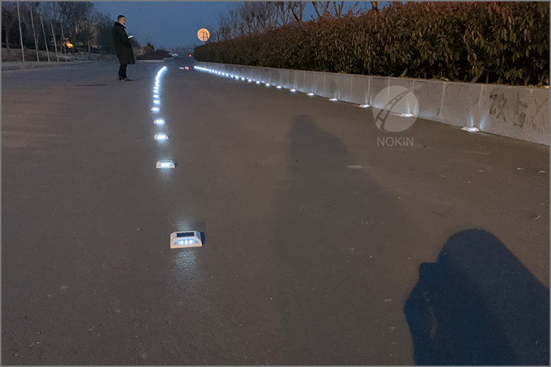 -solar-road-stud-on-road